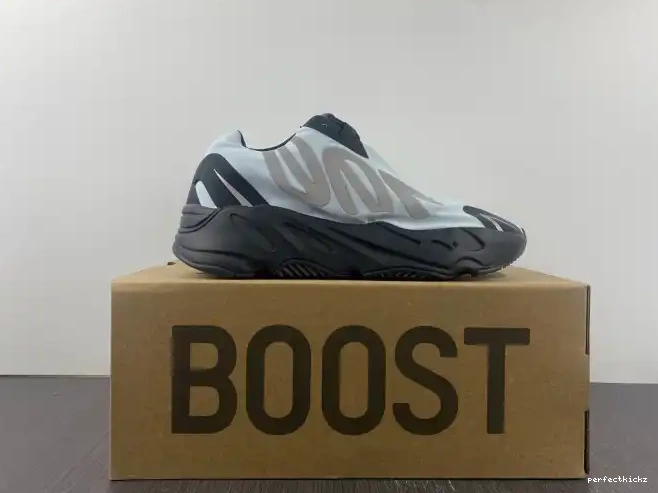 MNVN Adidas Blue Tint Boost GZ0711 700 Yeezy 0702